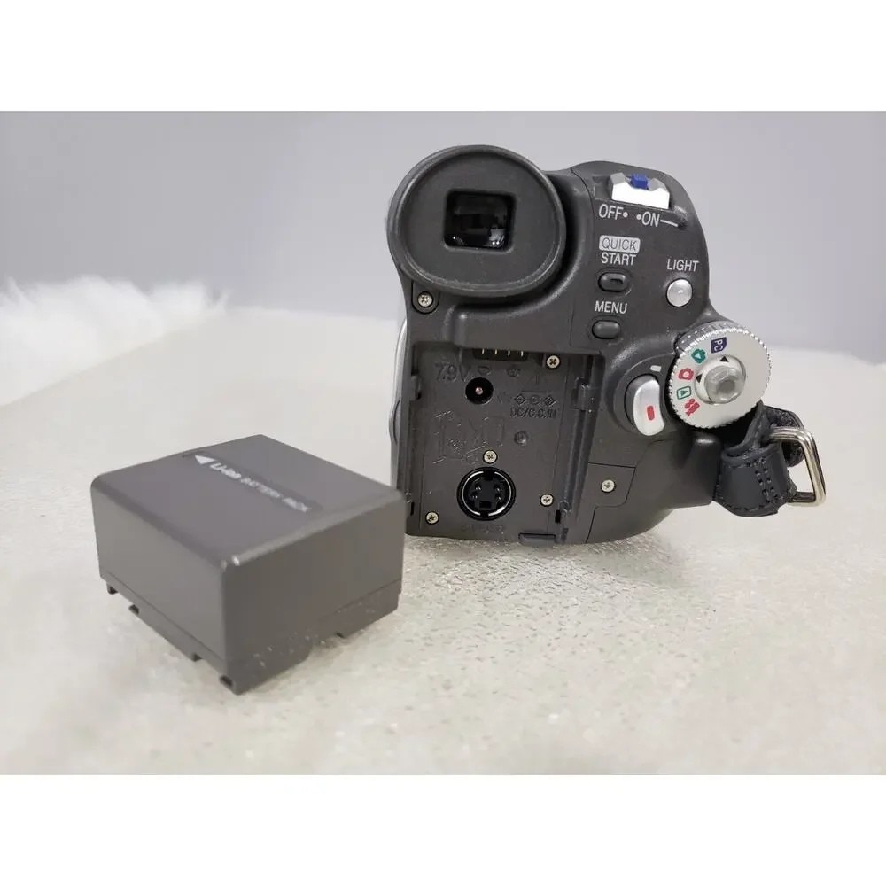 NOT WORKING Panasonic Mini DV Palmcorder PV-GS35 Camcorder MultiCam 30x Optical‎